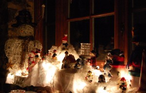 Snowmen in the Window, part of the Clamber Hill Holiday Decorations