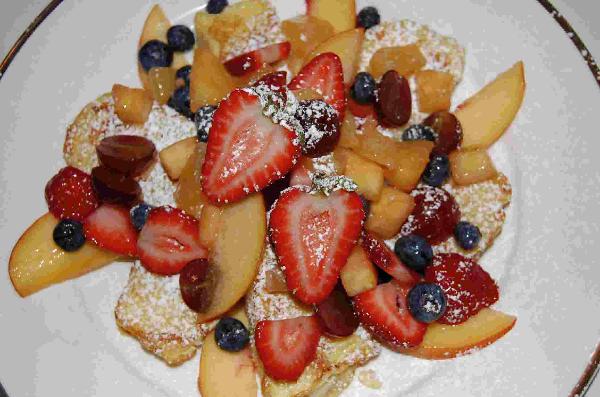 Clamber Hill's French Toast with Mixed Fruit